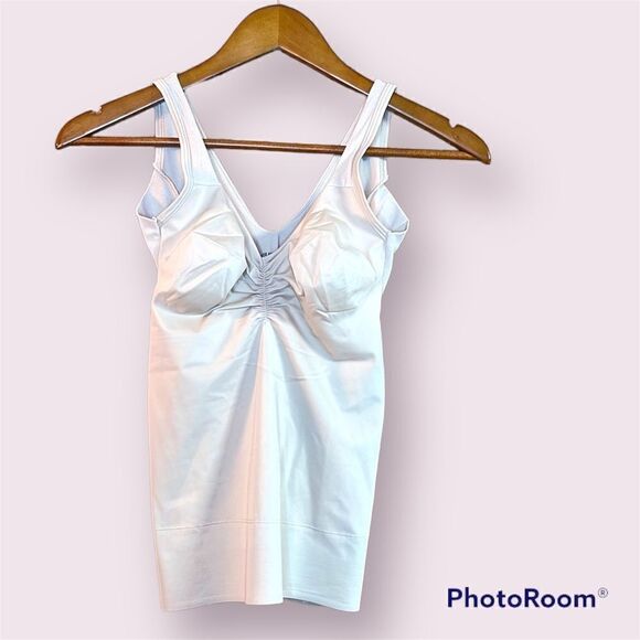 MIRACLESUIT Shapewear Tank Nude - Picture 1 of 9